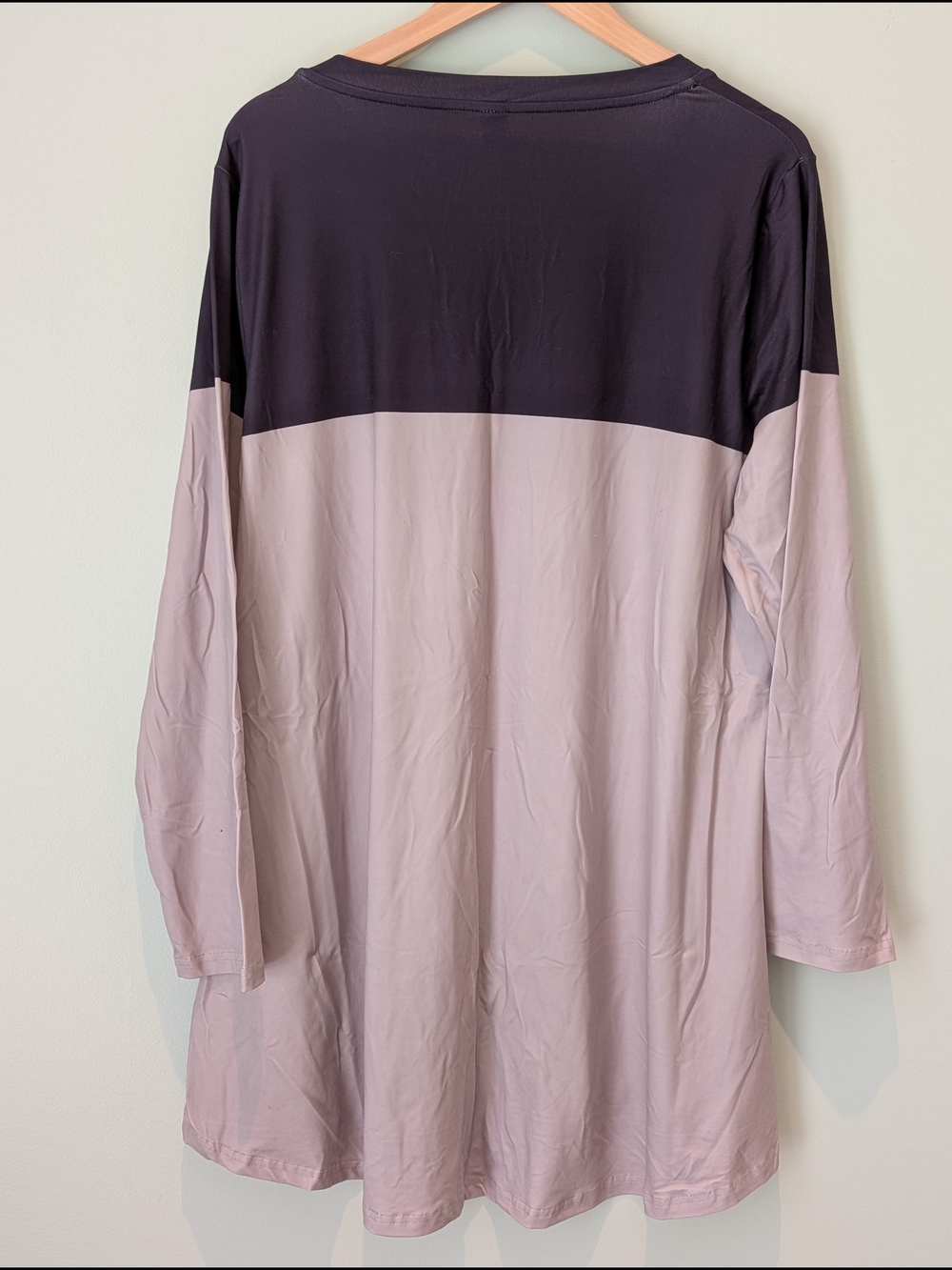 Colorblock V-Neck Tunic Top - Picture 3 of 3